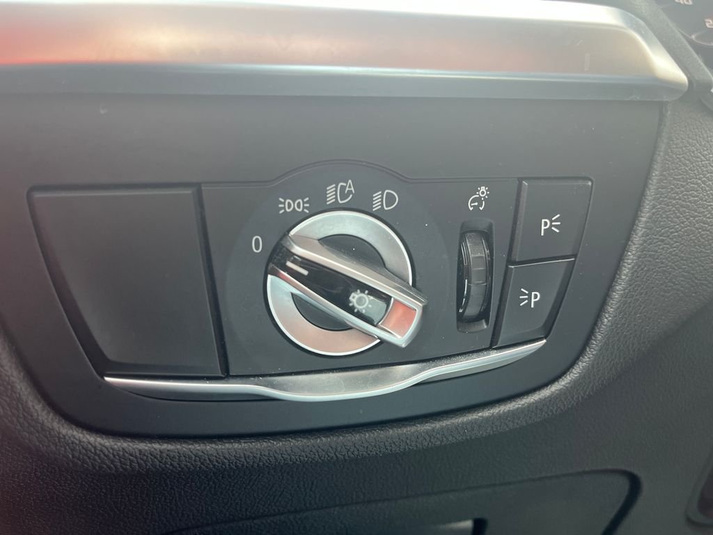 Used 2024 Alpine White BMW Base image 18