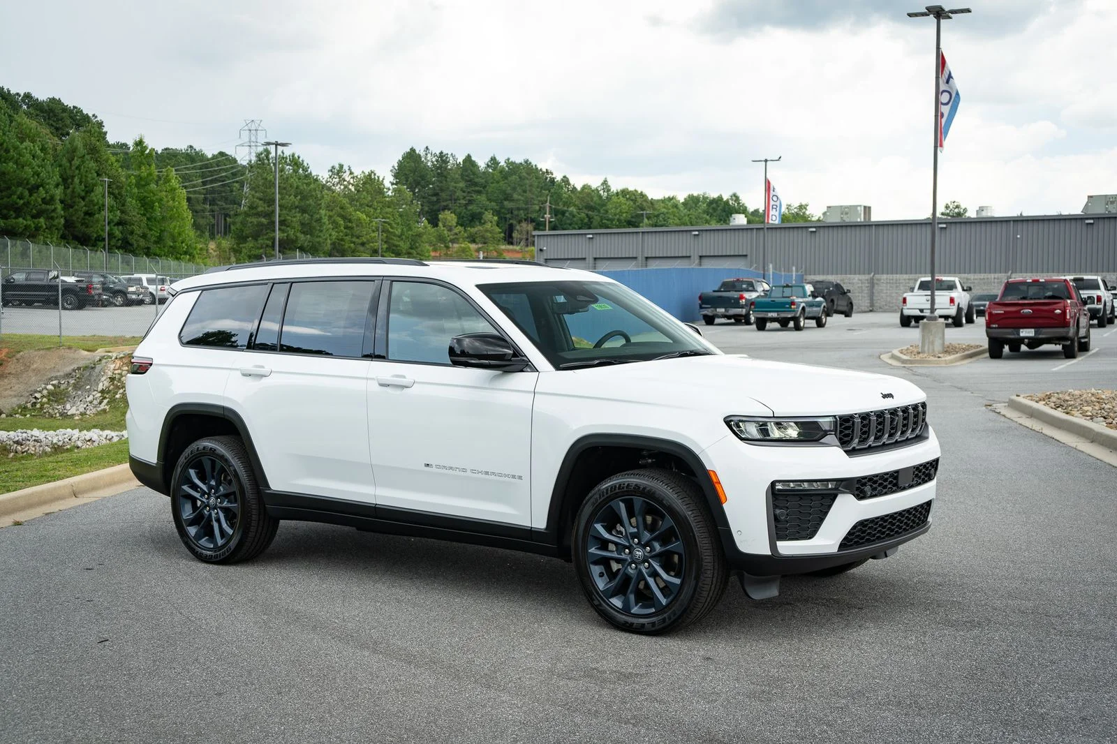 New 2026 White Jeep  image 12
