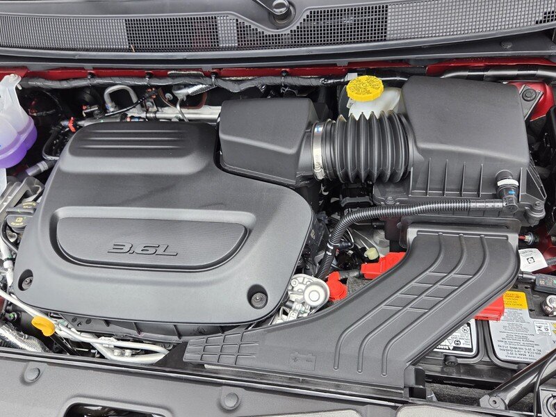New 2027 Red Hot Pearl-Coat Exterior Paint Chrysler LIMITED FWD image 23