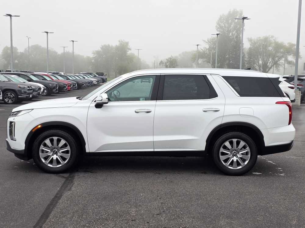 Used 2025 Hyper White Hyundai SEL image 2