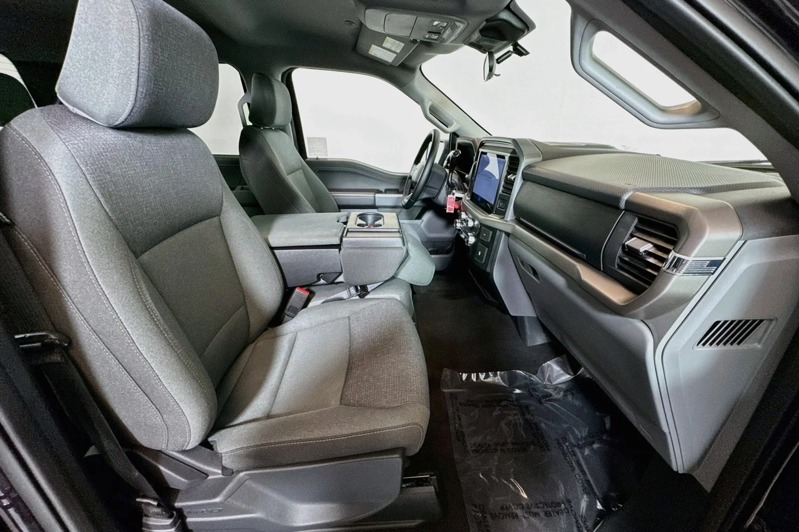 Used 2025 Agate Black Metallic Ford XLT image 26