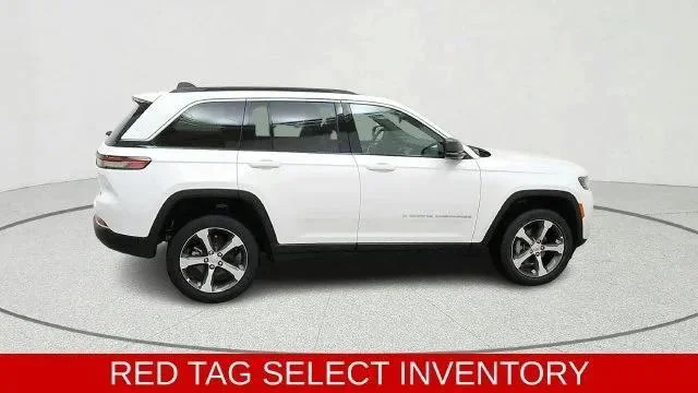 New 2026 Bright White Clear-Coat Exterior Paint Jeep Limited image 10