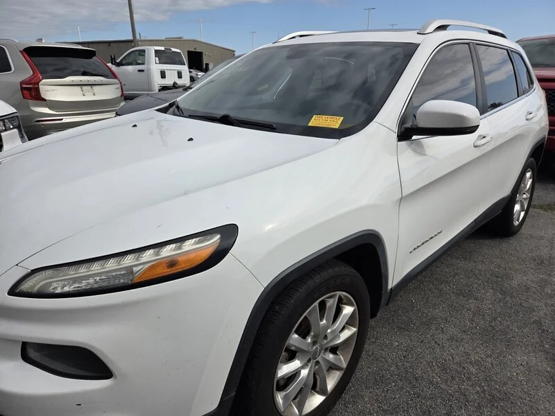 Used 2016 WHITE JEEP FWD 4DR LIMITED image 5