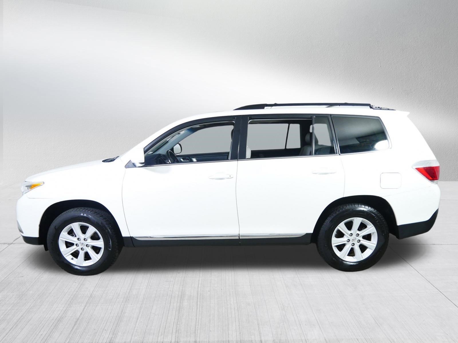 Used 2012 Blizzard Pearl Toyota SE image 4