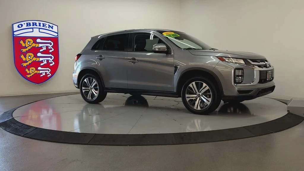 Used 2022 Mercury Gray Metallic Mitsubishi 2.0 SE image 3