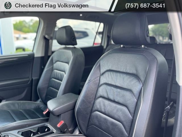 Used 2019 Pure White Volkswagen 2.0T SEL Premium 4Motion image 21