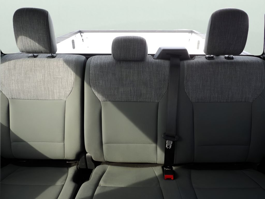 Used 2023 Oxford White Ford XLT image 33