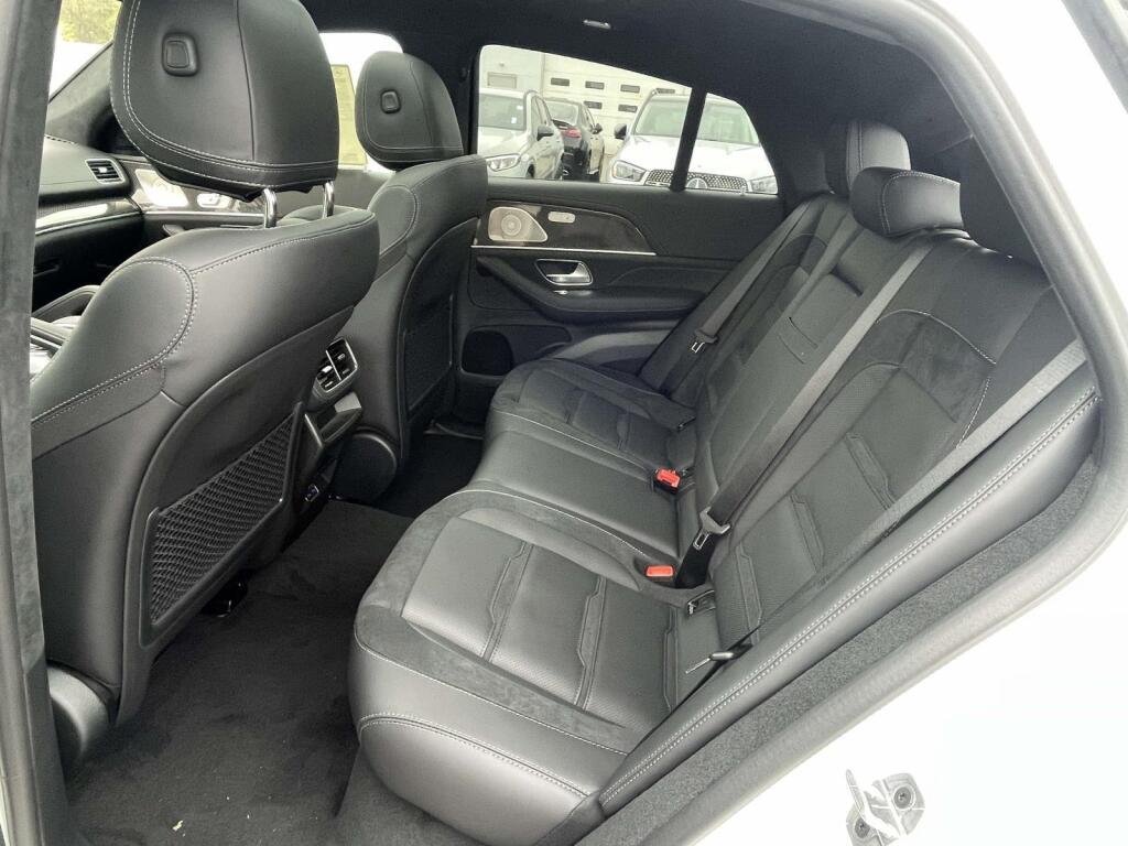 New 2026 MANUFAKTUR Moonlight White Metallic Mercedes-Benz AMG® GLE 63 S image 19
