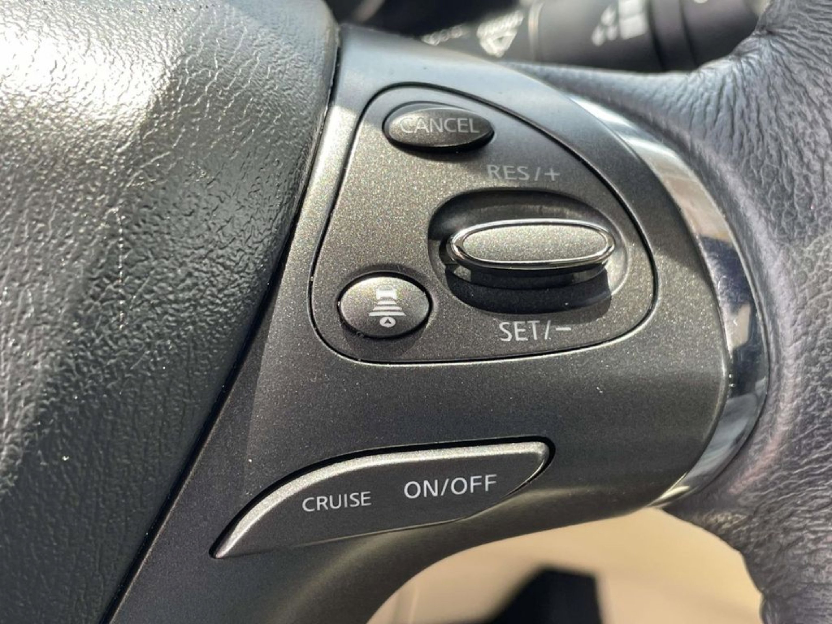 Used 2024 White Nissan SL image 25