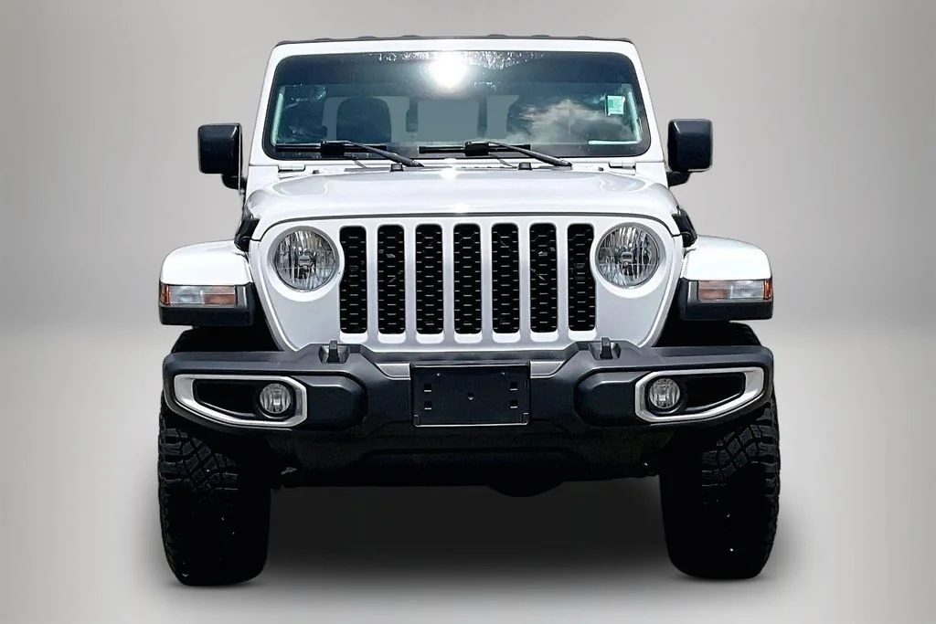 Used 2023 White Jeep Texas Trail image 3