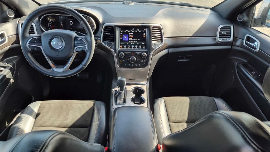 Certified Used 2018 Silver Jeep Altitude image 14
