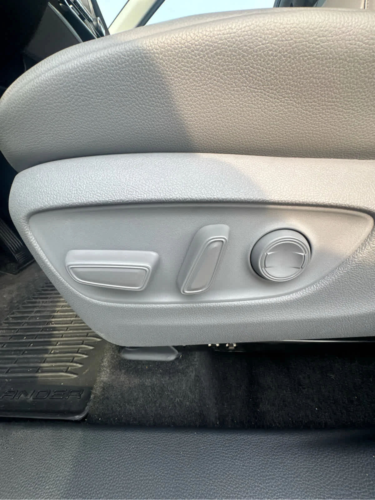 Used 2023 Moon Dust Toyota XLE image 14