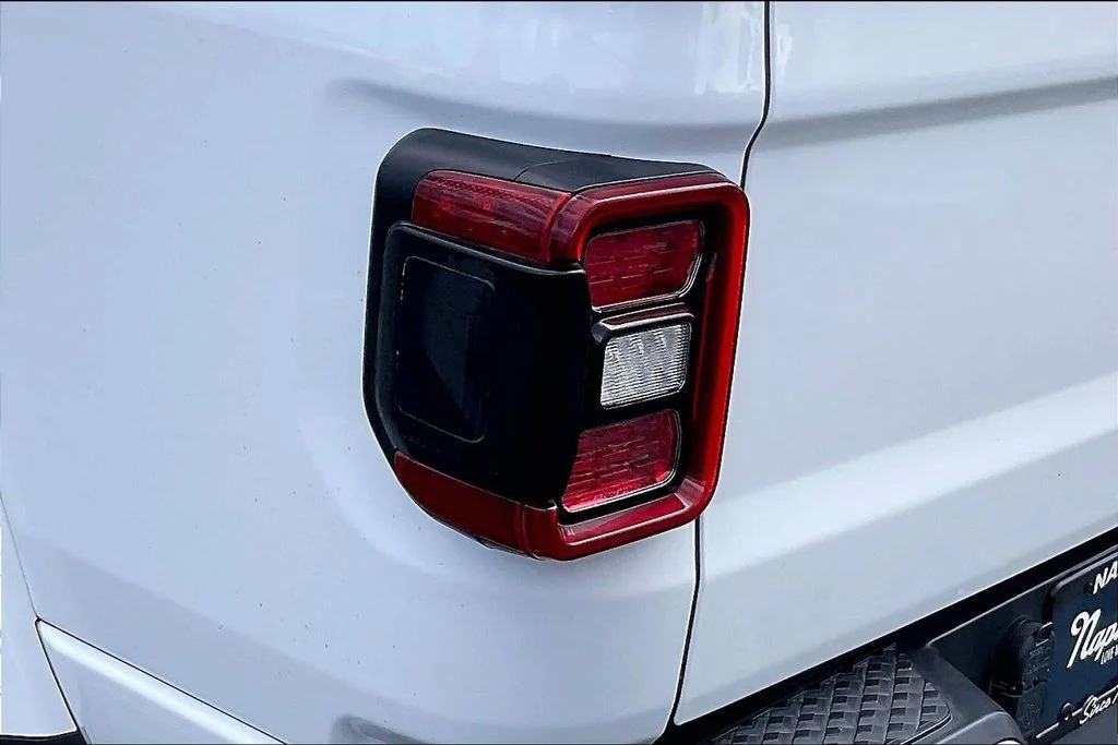 Used 2023 White Jeep High Altitude image 33