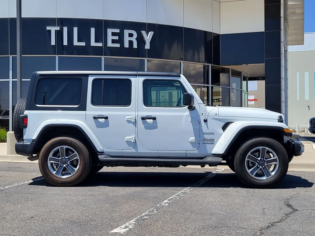 Used 2021 White Jeep Unlimited Sahara image 1