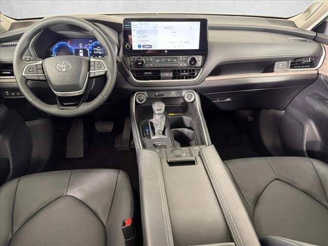 Certified Used 2026 WIND CHILL PEARL Toyota  image 24