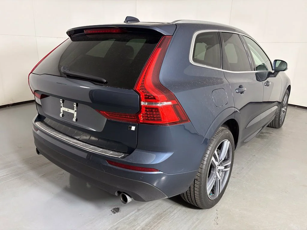 Used 2021 Blue Volvo T5 Momentum image 8