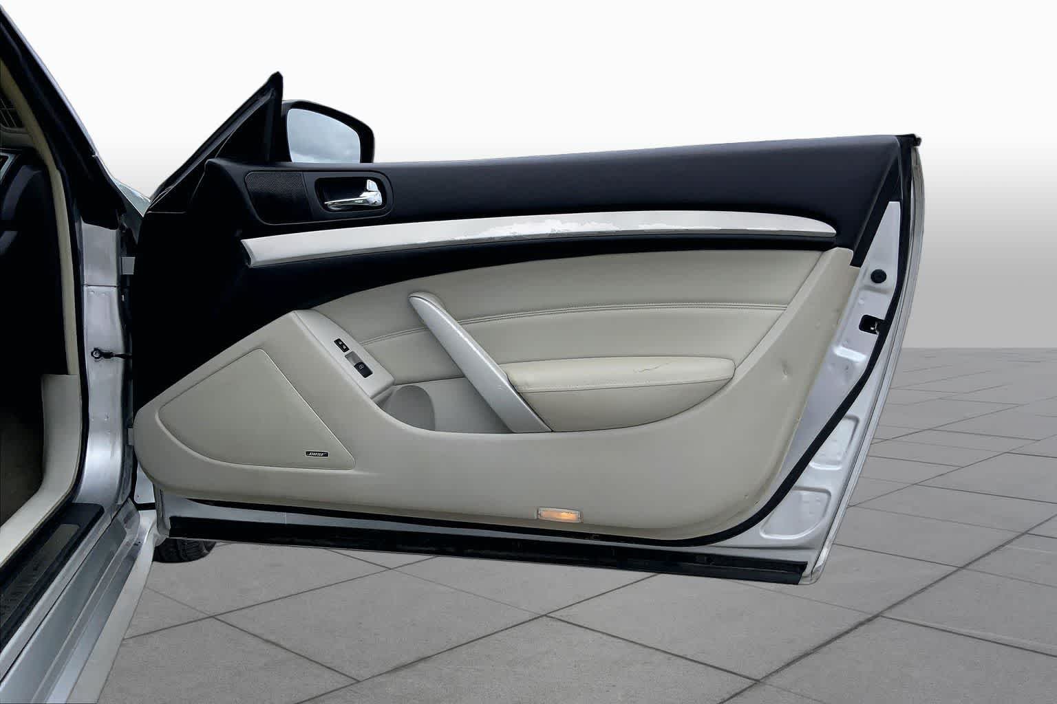Used 2014 Liquid Platinum INFINITI  image 22