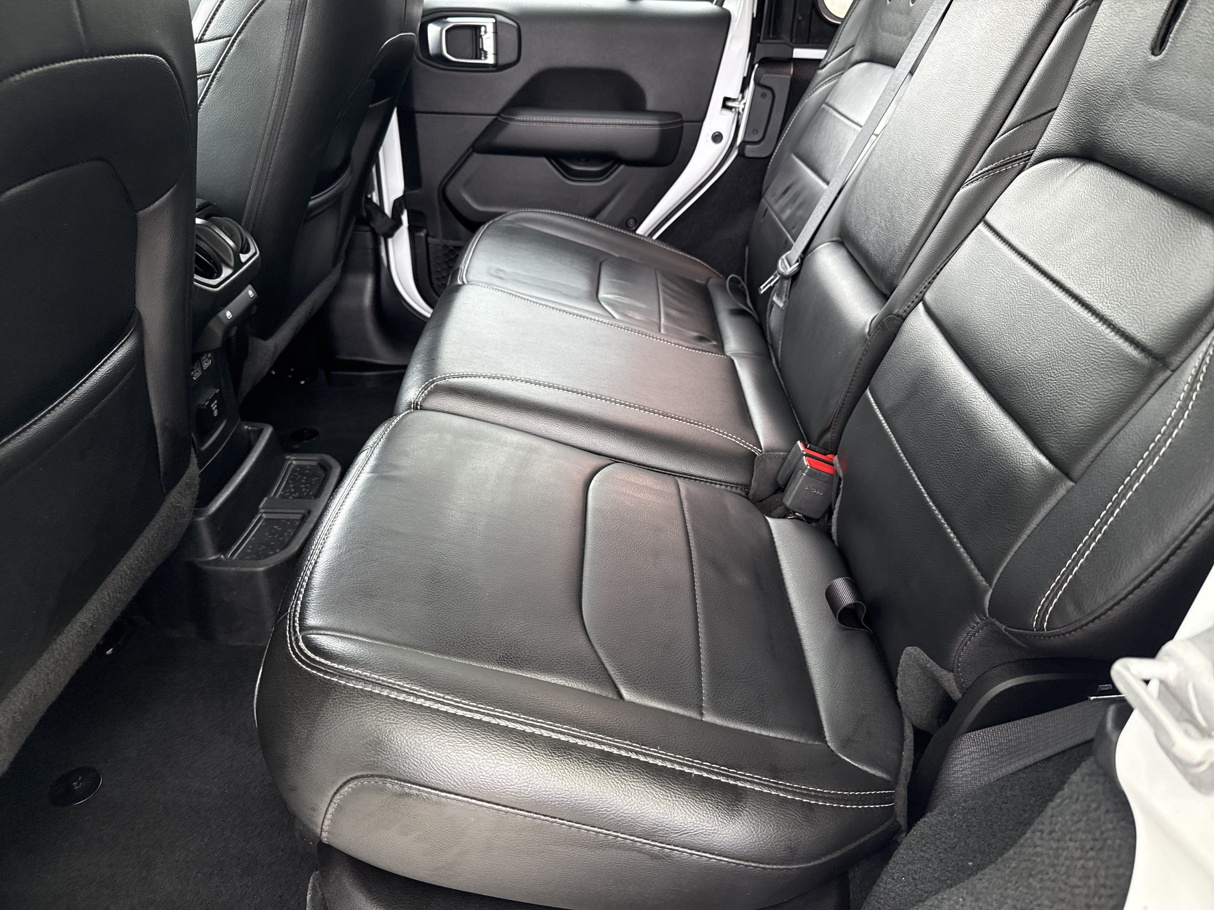 Used 2022 Bright White Clearcoat Jeep Unlimited Sahara image 22