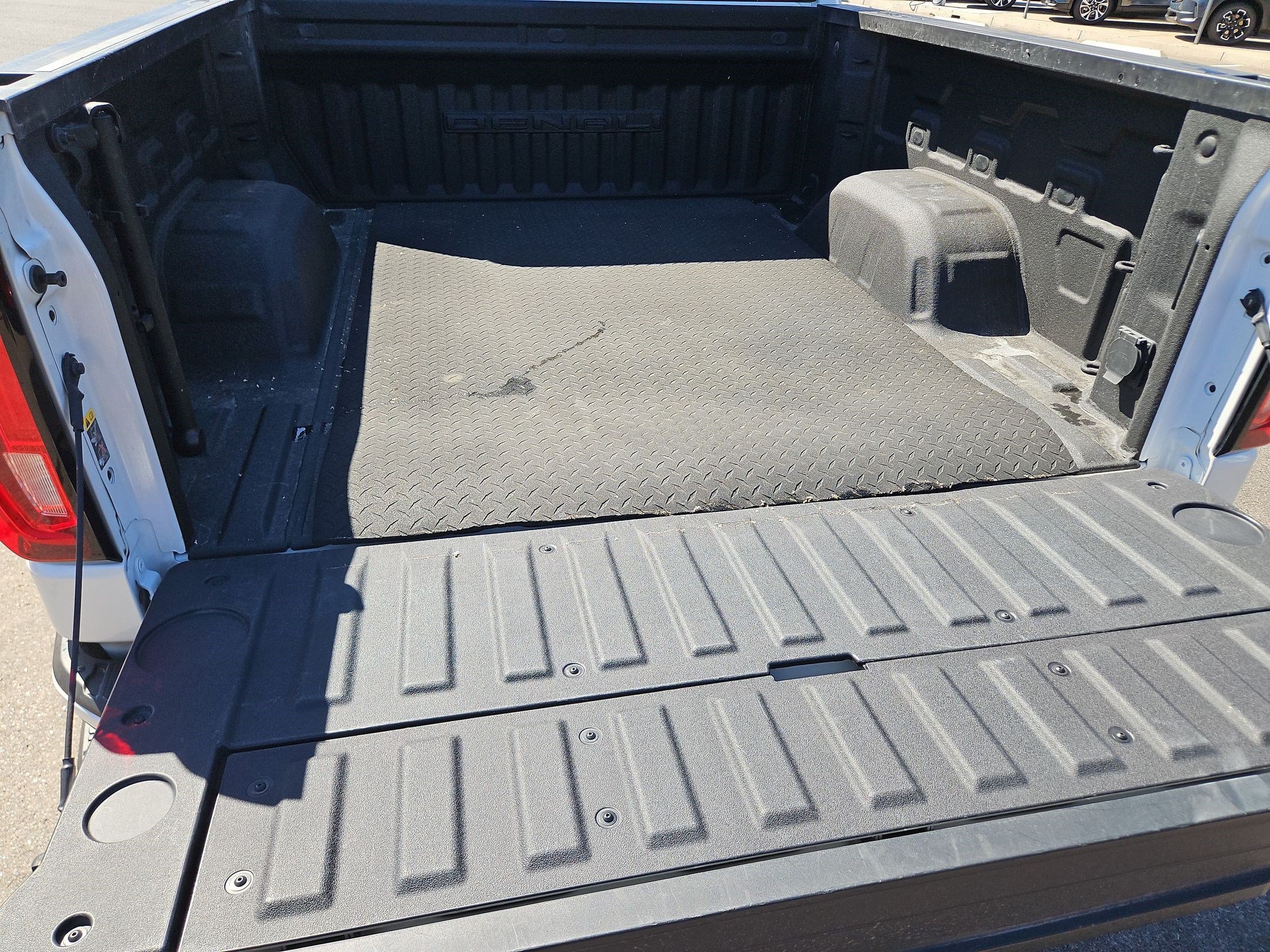 Used 2020 White Frost Tricoat GMC Denali image 34