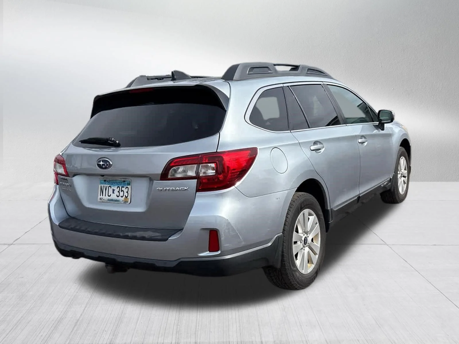 Used 2016 Ice Silver Metallic Subaru 2.5i Premium image 9