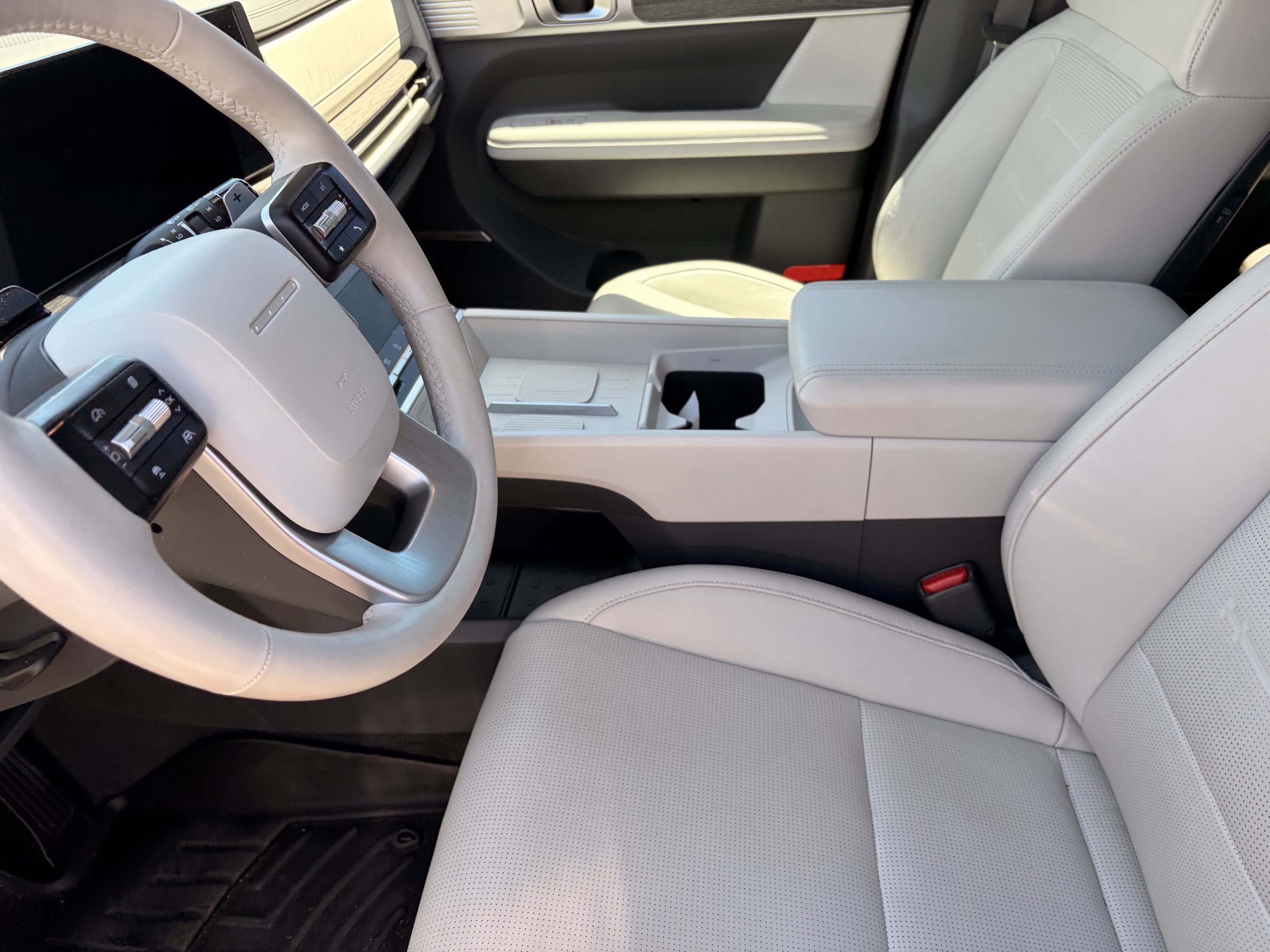 Used 2025 Shimmering Silver Hyundai Limited image 7