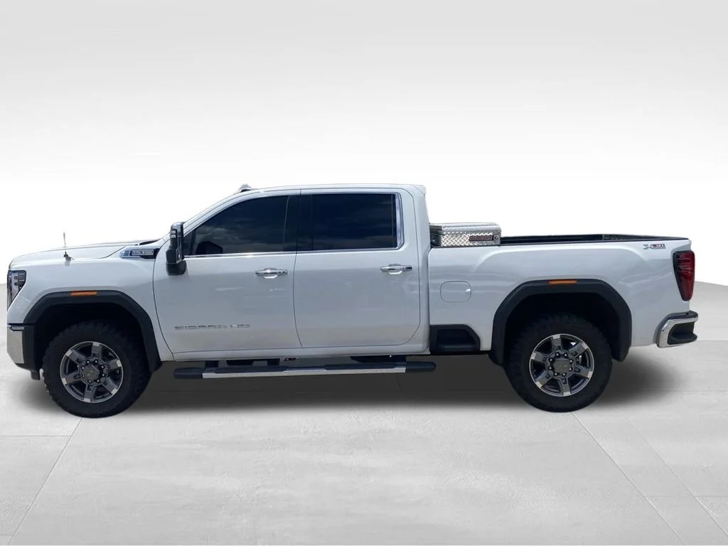 Used 2025 White GMC SLT image 19