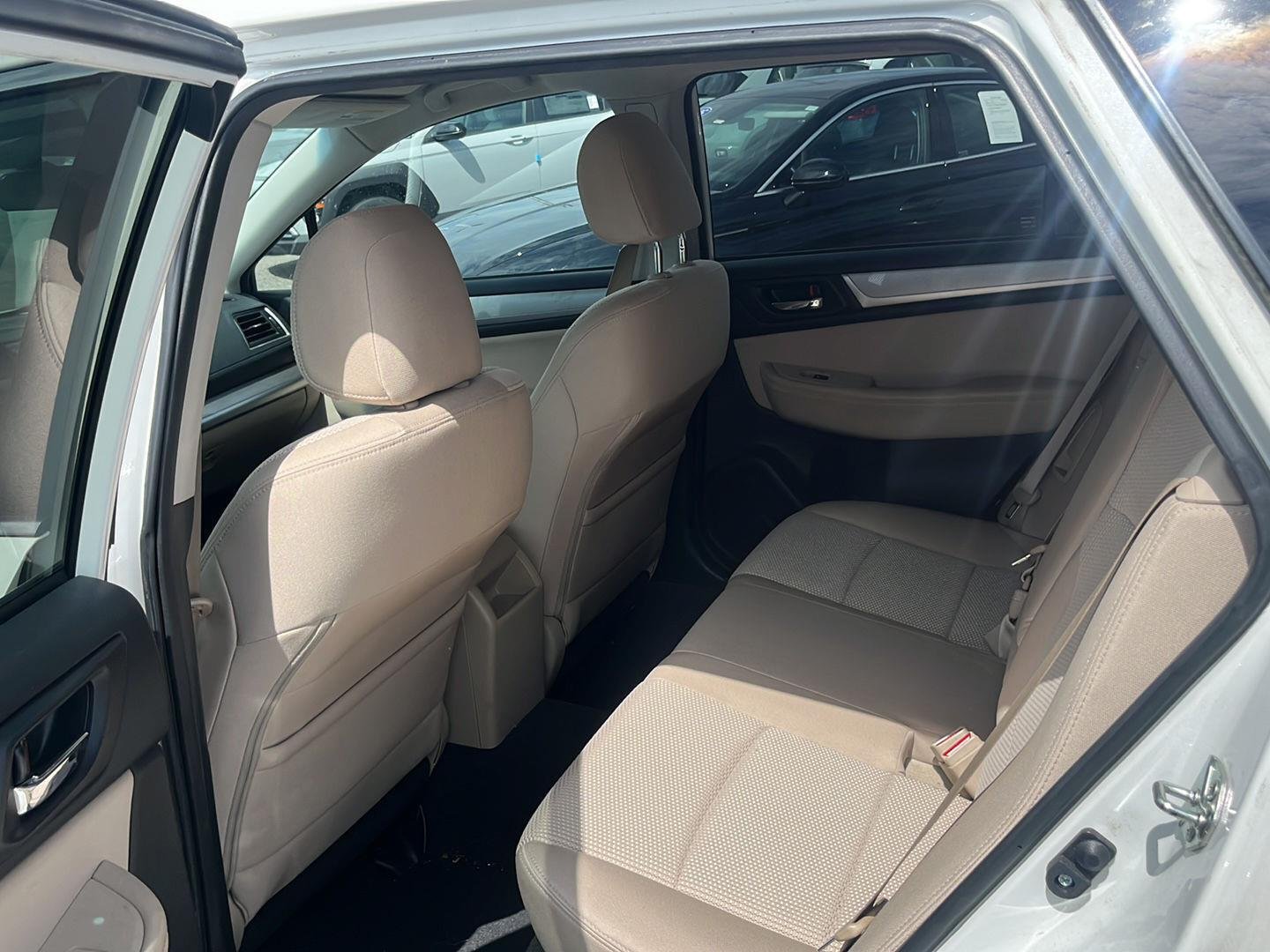 Used 2015 Crystal White Pearl Subaru 2.5i Premium image 8