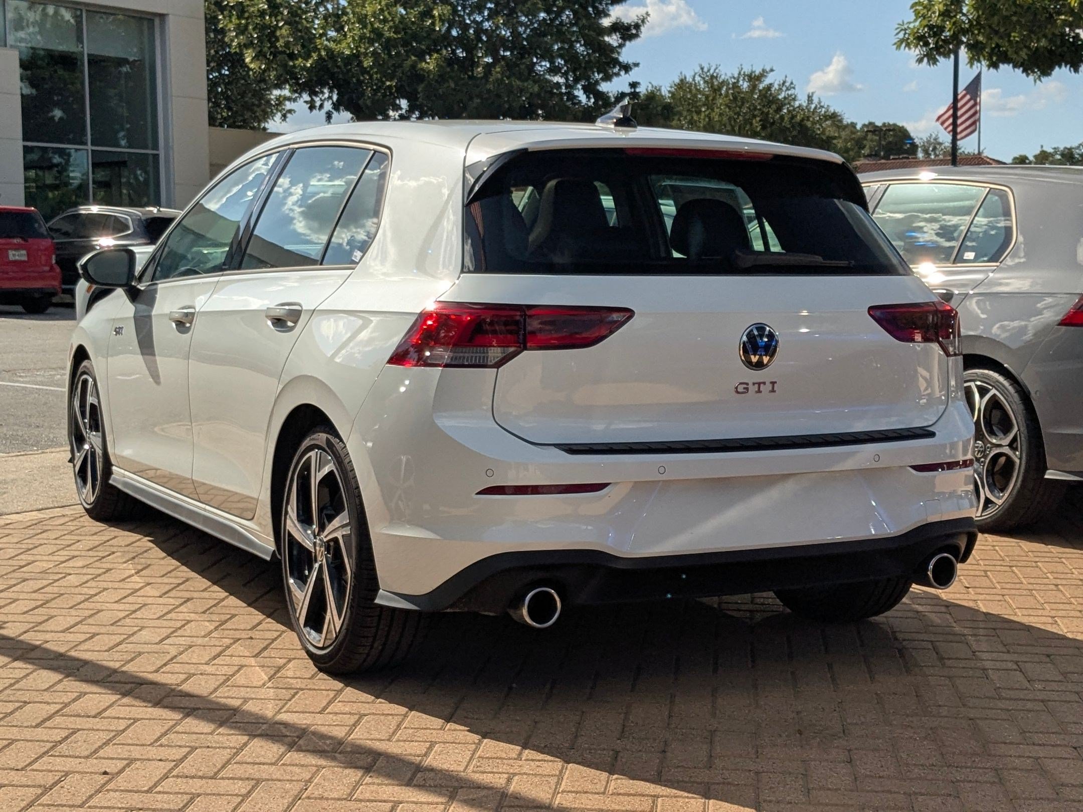 New 2026 OPAL WHITE Volkswagen SE image 3