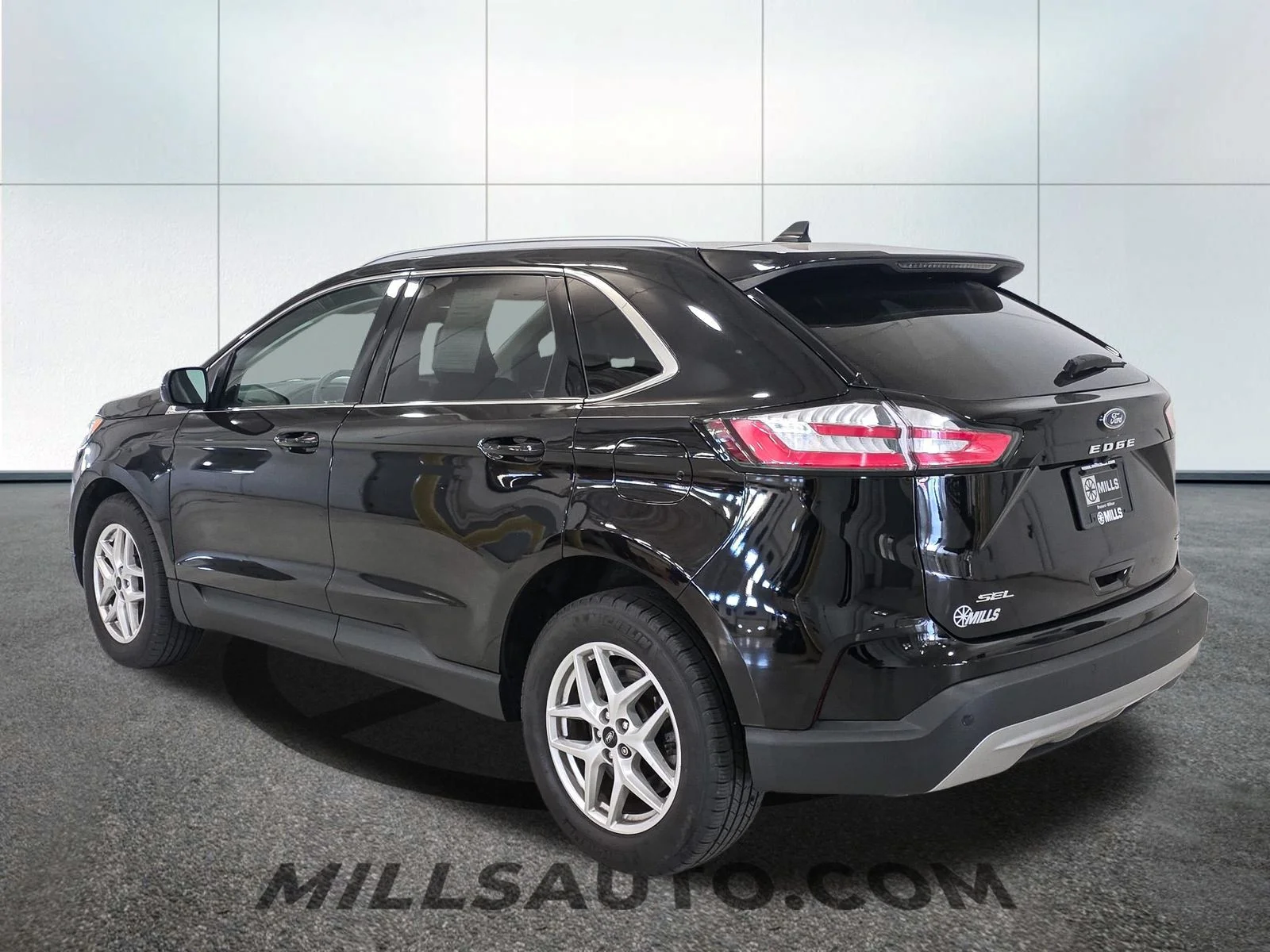Used 2024 Agate Black Metallic Ford SEL image 4