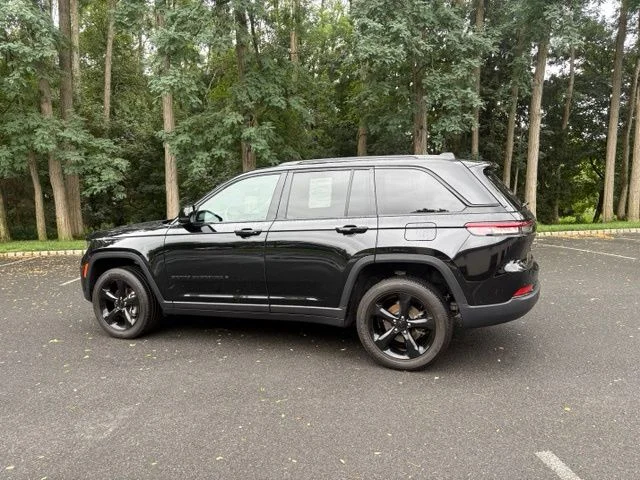 Used 2025 Diamond Black Jeep Altitude X image 4