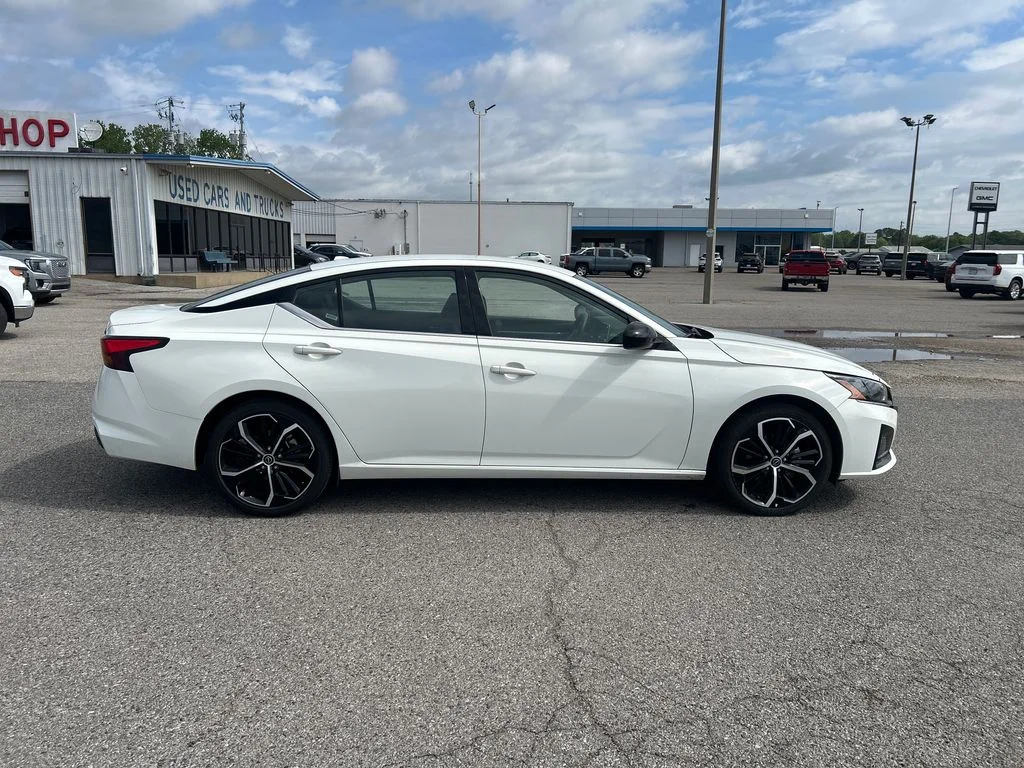Used 2025 White Nissan 2.5 SR image 6