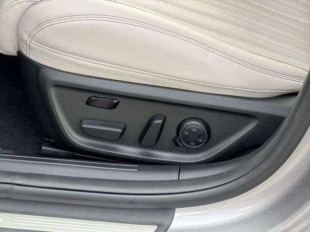 2023 GENESIS G70 Standard - Photo 14