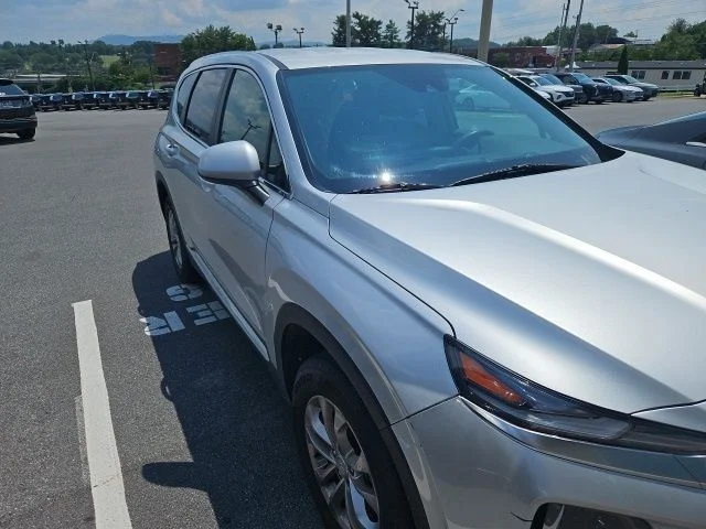 Used 2019 Silver Hyundai SE image 2