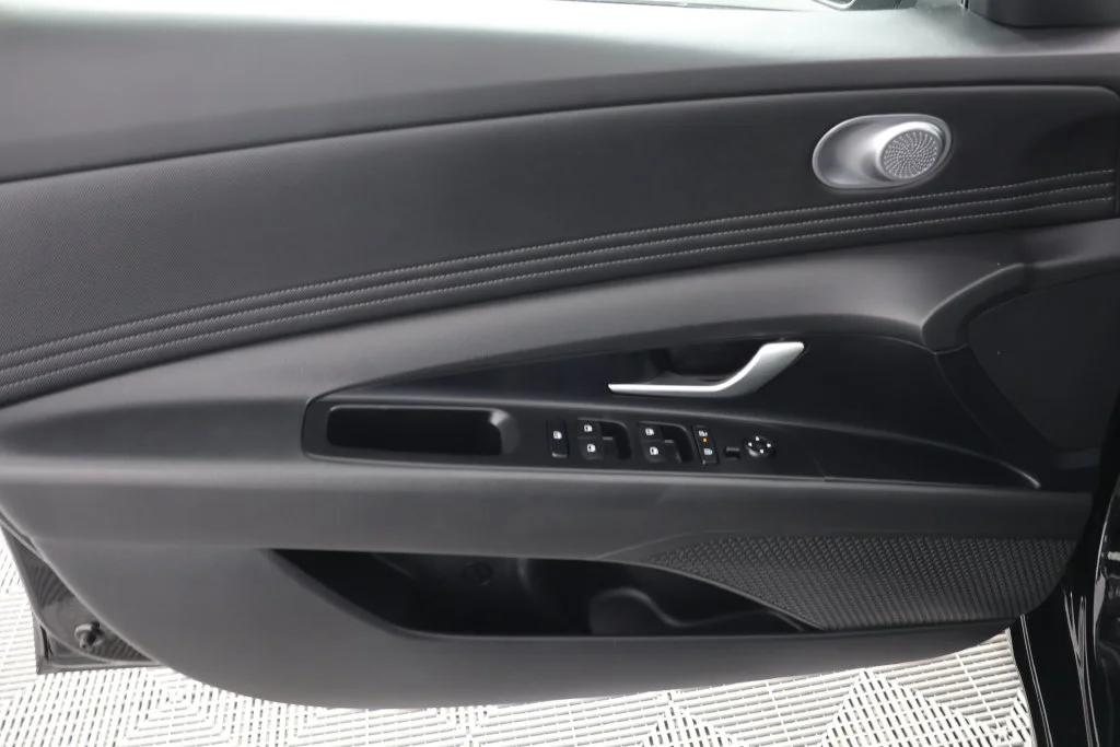 Used 2025 Abyss Black Hyundai SEL Convenience image 26