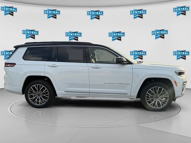 New 2027 Bright White Clear-Coat Paint Jeep Summit image 6