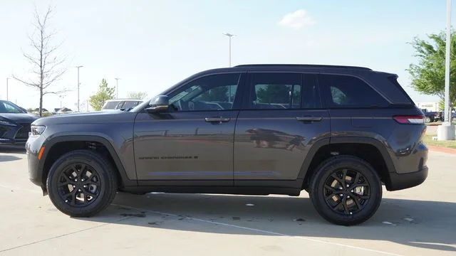 New 2026 Baltic Gray Metallic Clear-Coat Exterior Paint Jeep Altitude image 6