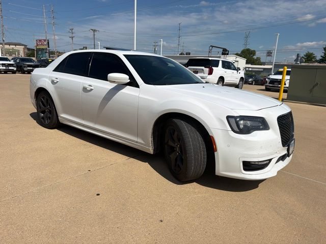 Used 2022 White Chrysler Touring L image 2