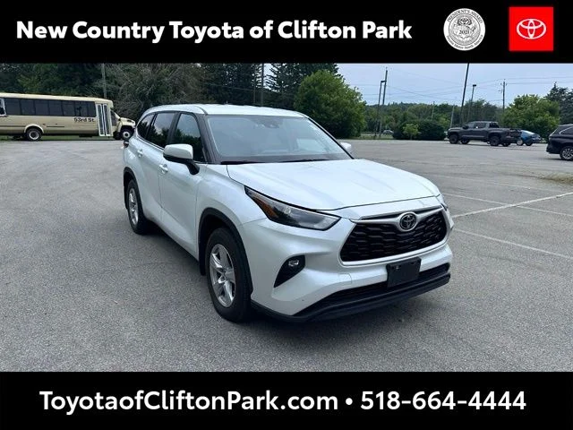 Used 2023 Off-white Toyota LE image 1