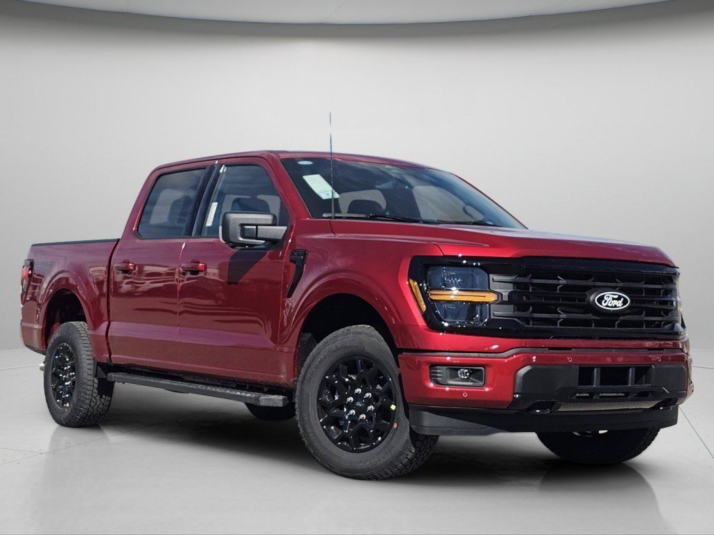 New 2026 Ruby Red Metallic Tinted Clearcoat Ford XLT image 2
