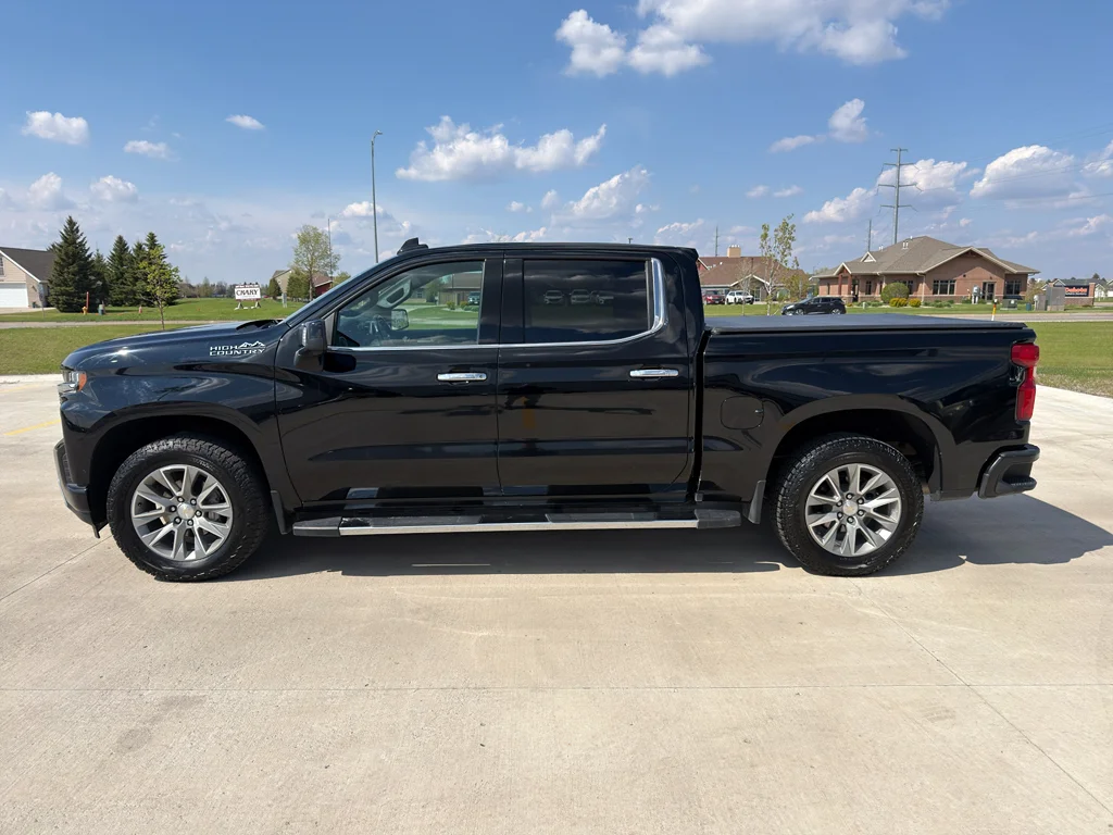 Used 2022 BLACK Chevrolet High Country image 1