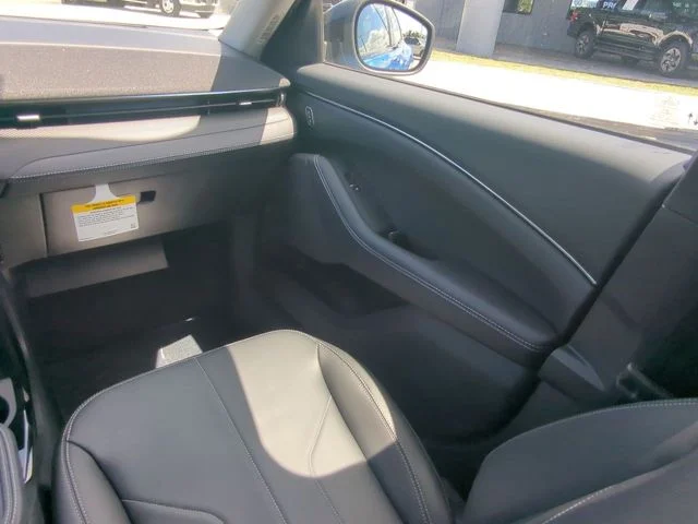 New 2026 Velocity Blue Metallic Ford Select image 17