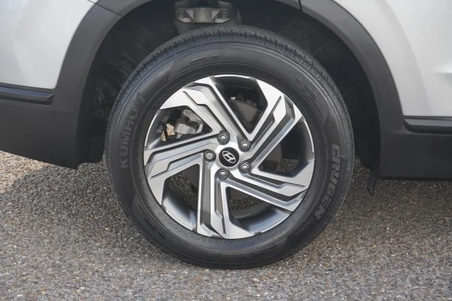 Used 2023  Hyundai SEL image 6