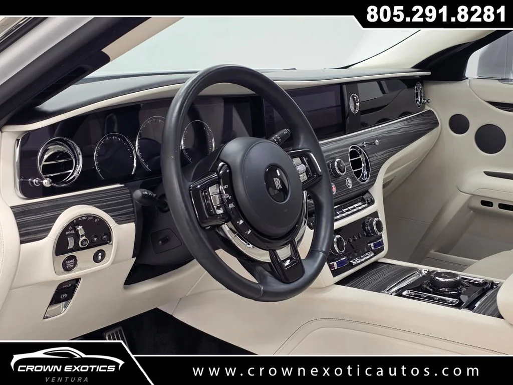 Used 2021  Rolls-Royce Base image 26