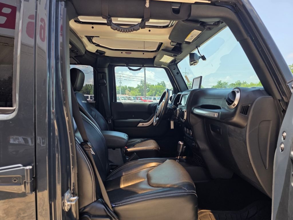 Used 2017 Gray Jeep Unlimited Rubicon image 12
