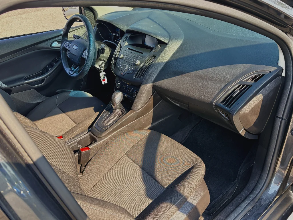 Used 2017 Magnetic Metallic Ford SE image 22