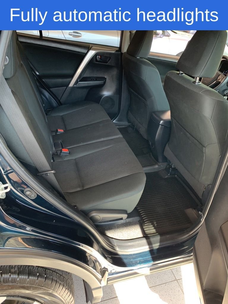 2018 Toyota RAV4 LE - Photo 11