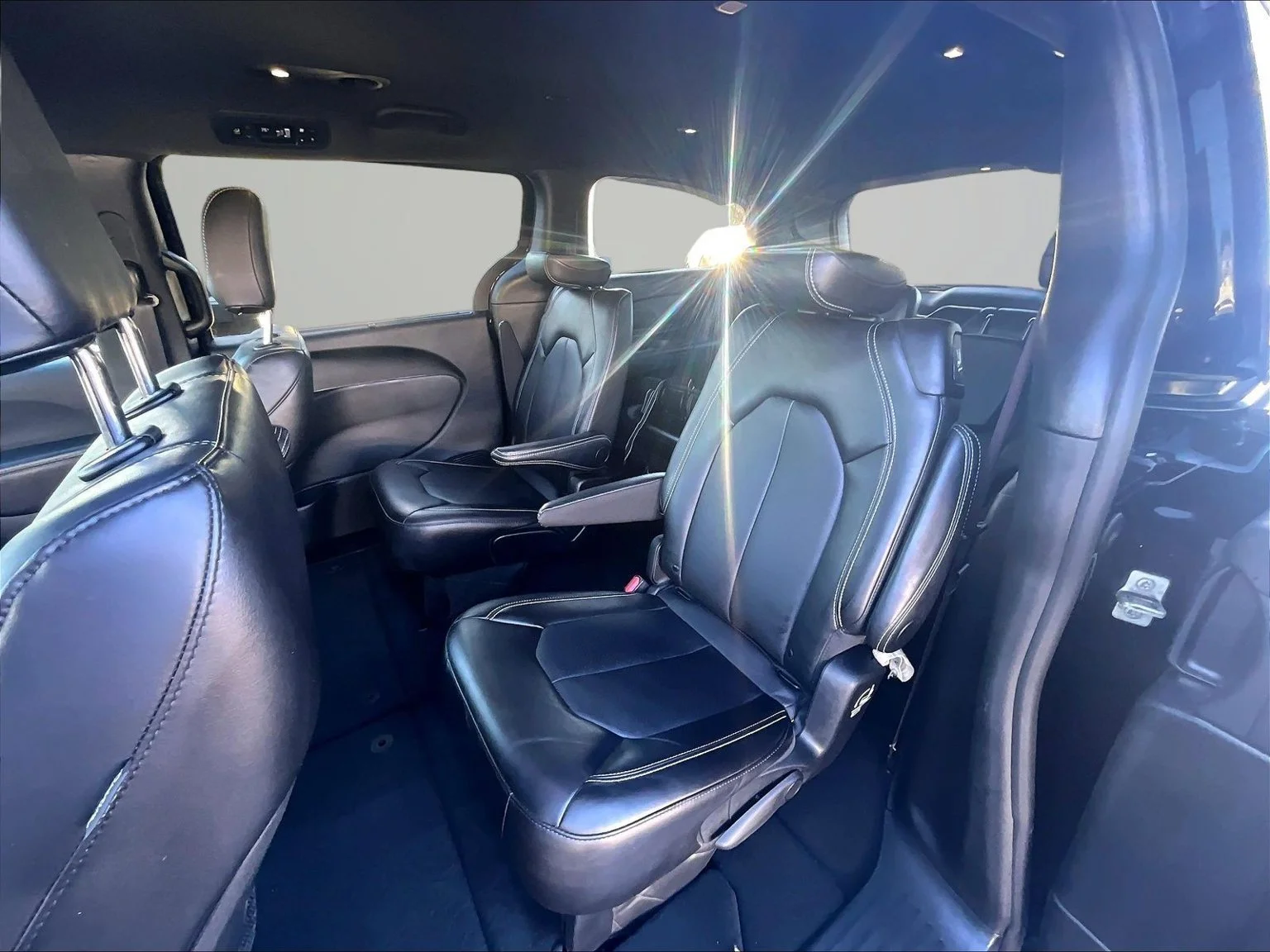 Used 2025 Black Chrysler Select image 27