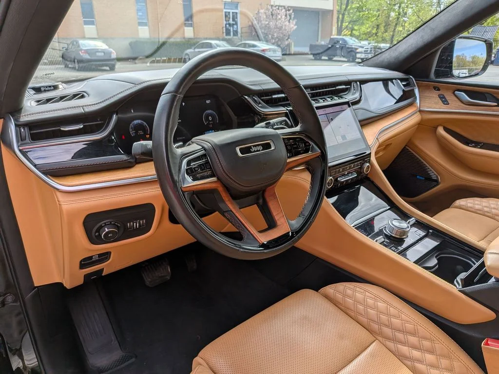 Used 2022 Black Jeep Summit image 17