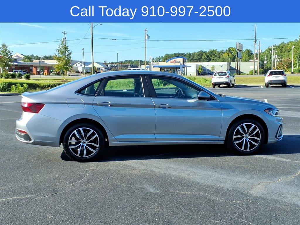 Used 2025 Silver Volkswagen SE image 6