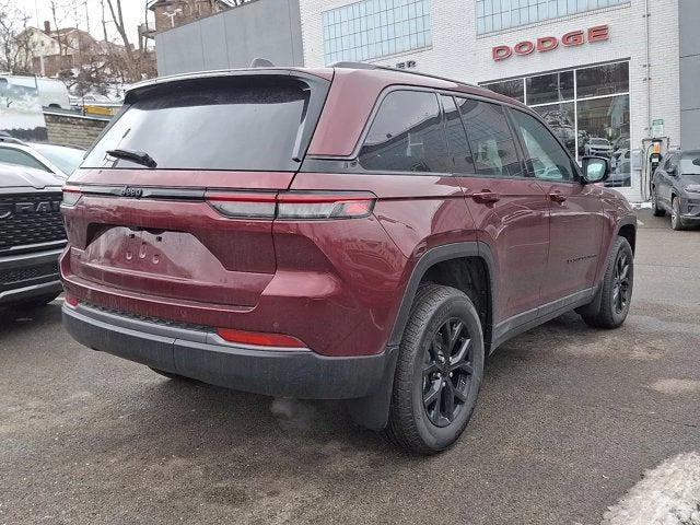 New 2026 Velvet Red Pearl-Coat Exterior Paint Jeep Altitude image 4